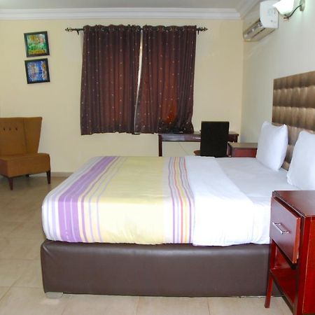 Knightsbridge Hotel Ikeja Bagian luar foto