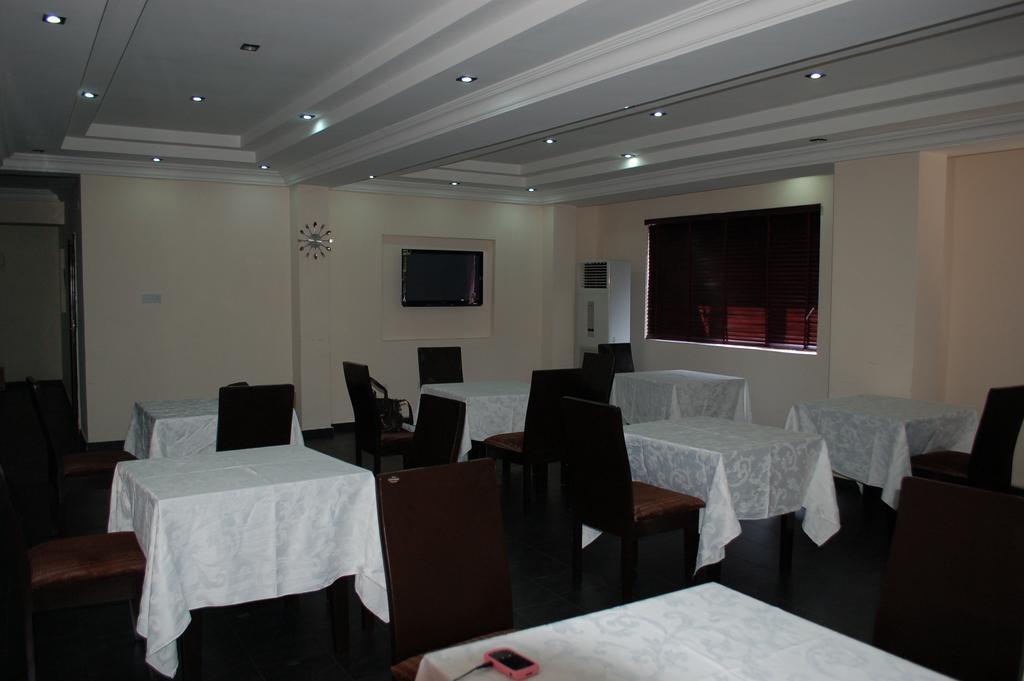 Knightsbridge Hotel Ikeja Bagian luar foto