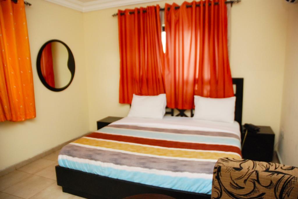 Knightsbridge Hotel Ikeja Bagian luar foto