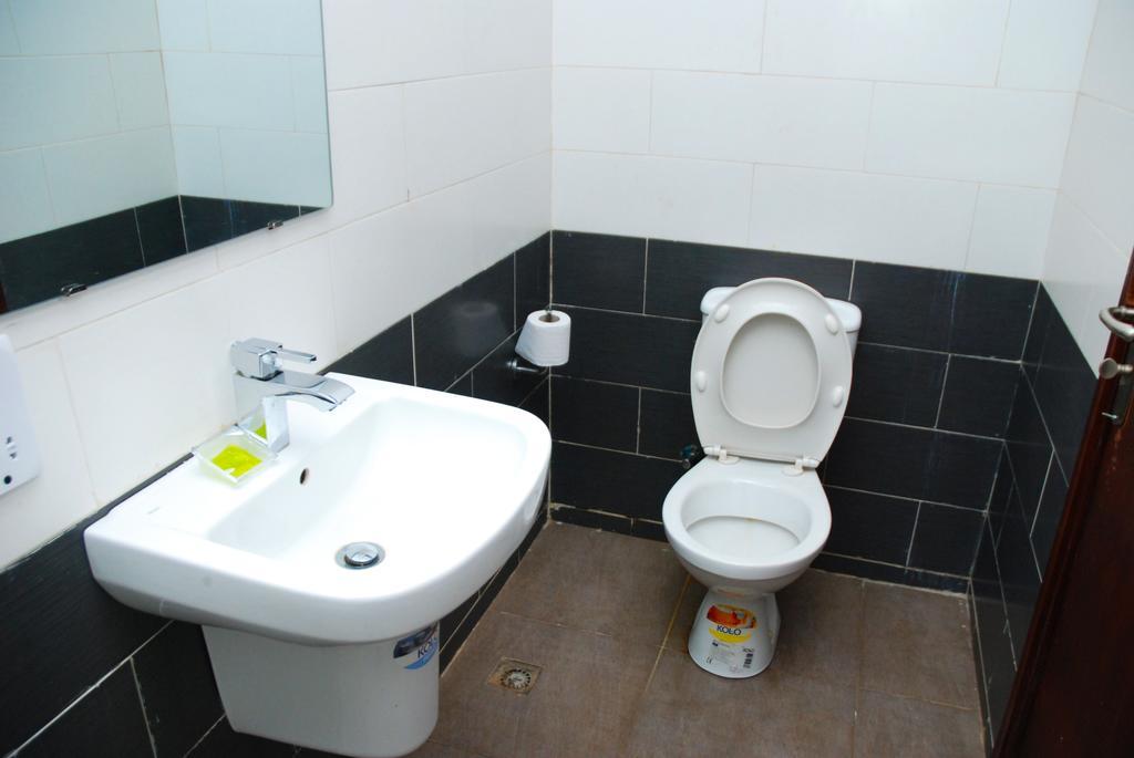 Knightsbridge Hotel Ikeja Bagian luar foto