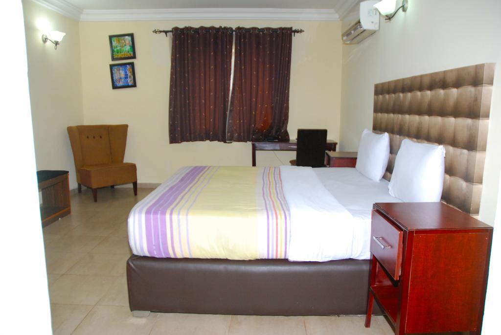 Knightsbridge Hotel Ikeja Bagian luar foto