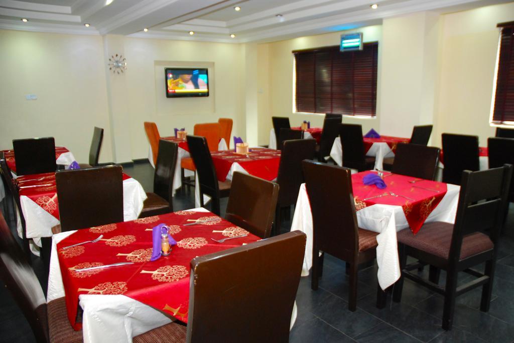 Knightsbridge Hotel Ikeja Bagian luar foto